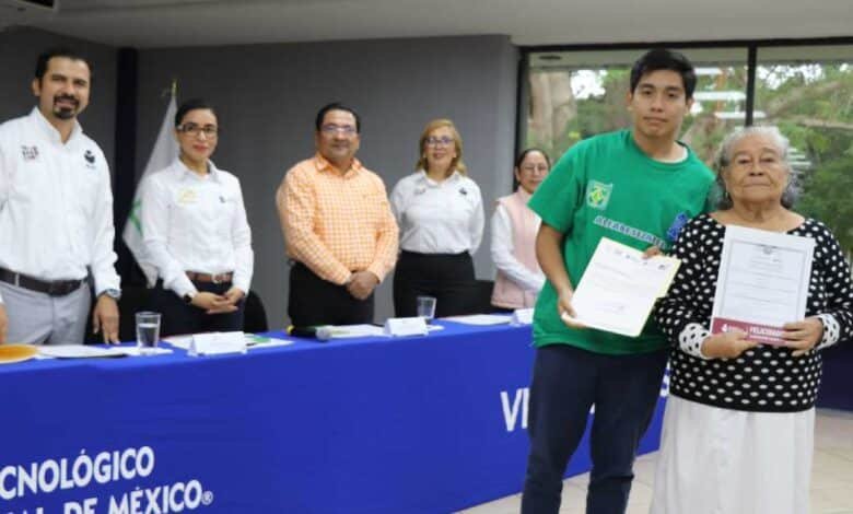 Estudiantes Certifican a 71 Tabasqueños en Alfabetización y Educación Básica