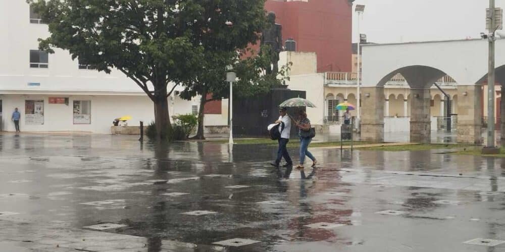 Frente Frío 12 trae lluvias intensas y oleaje elevado