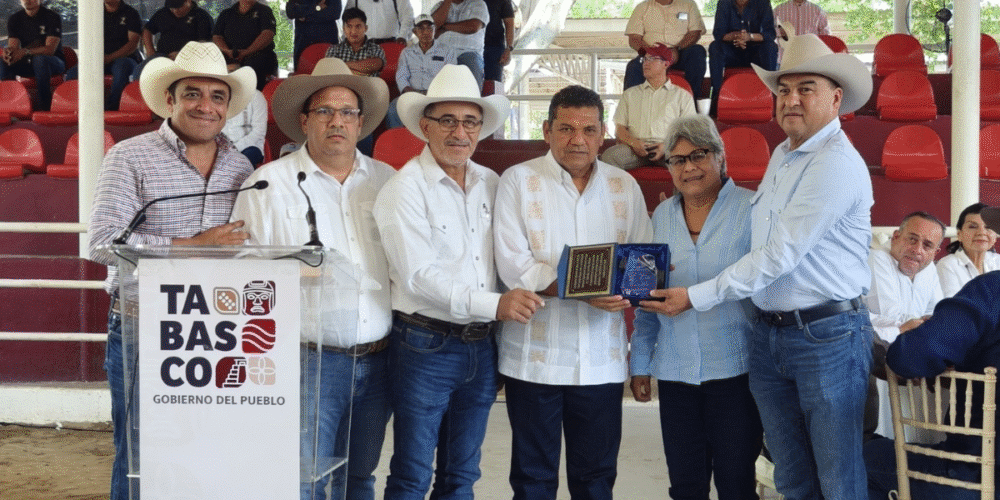 Ganaderos de Tabasco reconocen a May por la Nueva Era de Competitividad