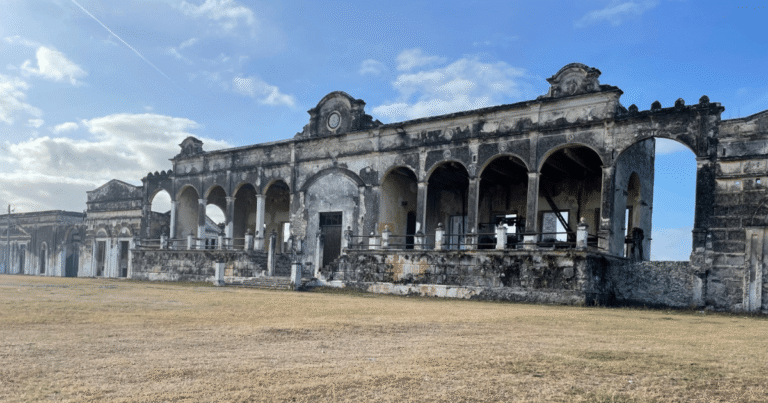 Hacienda Yaxcopoil, encuentro con la historia y la naturaleza