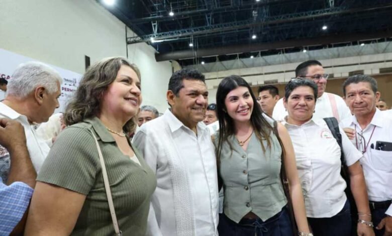 May Rodríguez otorga certeza jurídica a más de 8 mil unidades de transporte