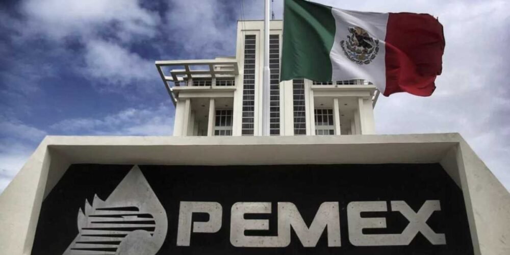 Pemex salda parte de su deuda