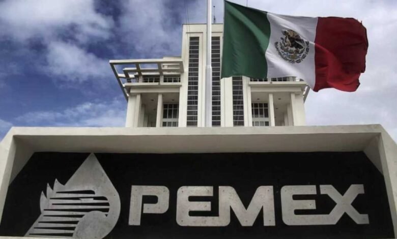 Pemex salda parte de su deuda