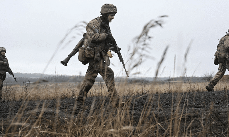 El jefe del Estado Mayor de Ucrania, Oleksandr Syrskyi, informó que las fuerzas rusas capturaron tres asentamientos en la región de Zaporiyia, tras intensos combates y la retirada ucraniana en al menos cinco localidades cercanas.