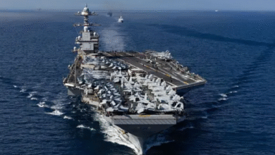 Estados Unidos ha incorporado el portaaviones USS Gerald R. Ford, con más de 5 000 efectivos y numerosas aeronaves, al despliegue naval en América Latina con el argumento de desmantelar redes de narcotráfico.