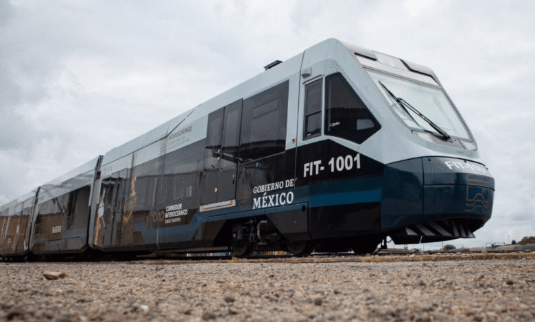 El Gobierno de México, a través de la SICT, dio el banderazo de inicio de la construcción del tramo ferroviario de pasajeros Arroyo El Sauz-Nuevo Laredo, un segmento de la ruta principal Saltillo-Nuevo Laredo (396 km).