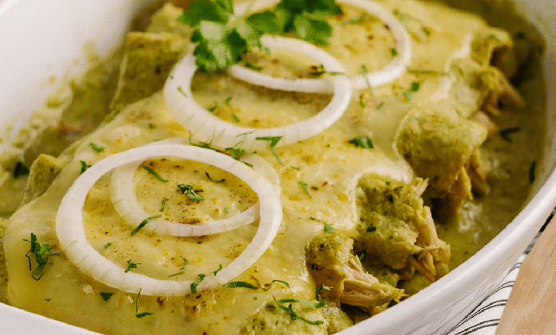Las enchiladas suizas, famosas por su mezcla perfecta entre lo mexicano y lo europeo, nacieron en un restaurante de la Ciudad de México y hoy son uno de los platillos más queridos.
