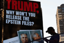 Este 12 de noviembre de 2025, demócratas del comité de supervisión de la United States House Committee on Oversight and Government Reform divulgaron tres correos electrónicos de la herencia de Jeffrey Epstein que mencionan a Donald Trump