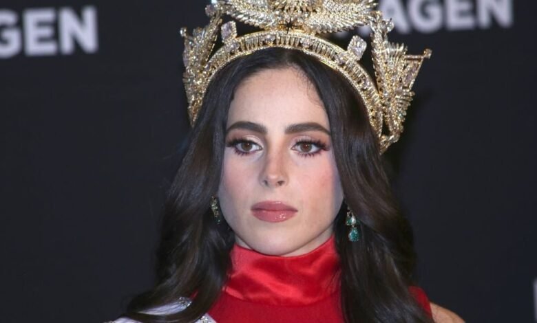 En gala, Fátima Bosch evita aplaudirle a Nawat Itsaragrisil (Foto de internet)