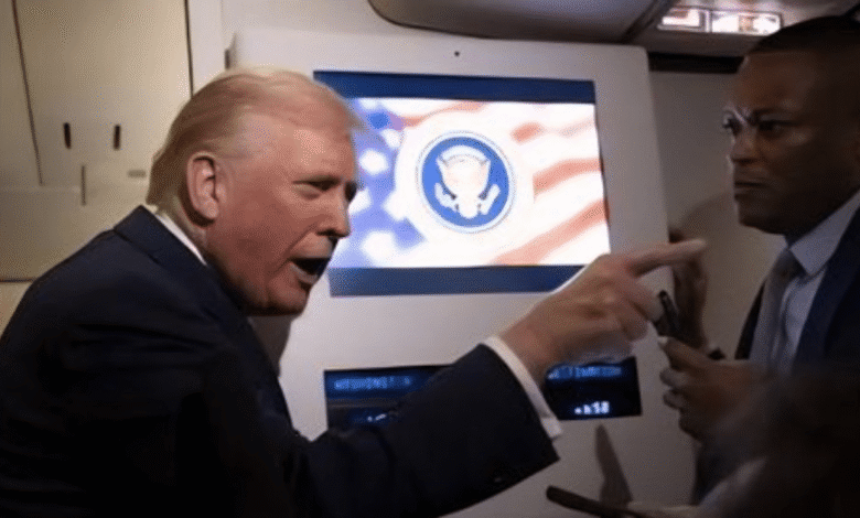 A bordo del Air Force One, el presidente Trump respondió con un insulto infantil a una reportera que le preguntó sobre la desclasificación de documentos vinculados a Jeffrey Epstein, un episodio que se suma a un reciente señalamiento contra una periodista de ABC News.