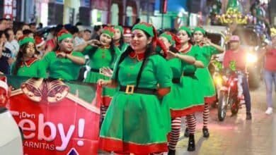 Caravana navideña en Villahermosa deslumbrara con 55 carros alegóricos