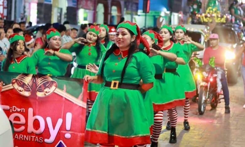 Caravana navideña en Villahermosa deslumbrara con 55 carros alegóricos