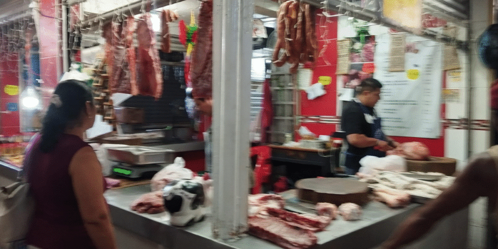 Se acaba la carne de cerdo en el Pino Suárez ante ventas al 100 por ciento