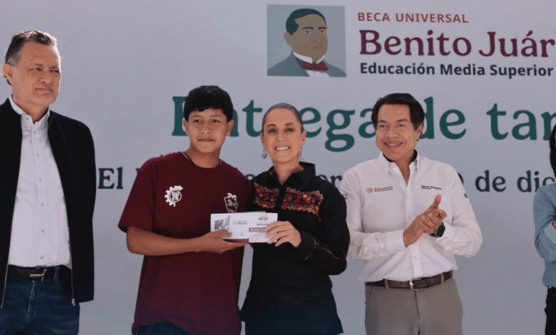 Presidenta Claudia Sheinbaum entrega tarjetas de la Beca “Benito Juárez” y supervisa avance del 90% en construcción de bachillerato en El Marqués, Querétaro