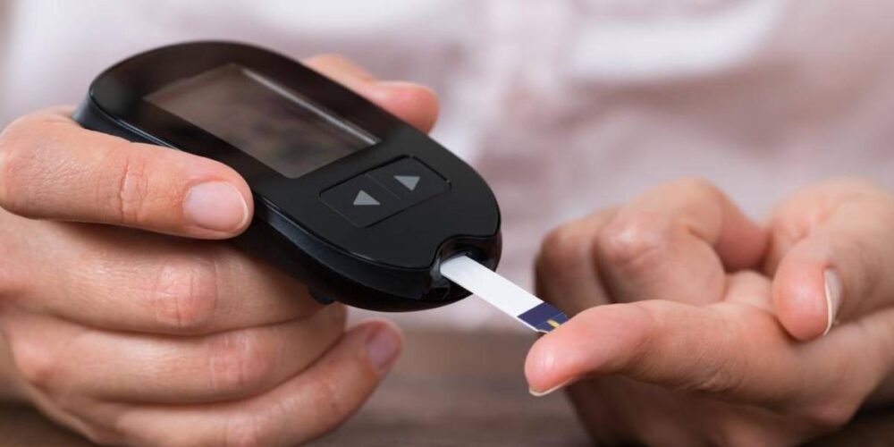 DIF Tabasco refuerza programas de rehabilitación, entrega lentes y capacita a personas con debilidad visual