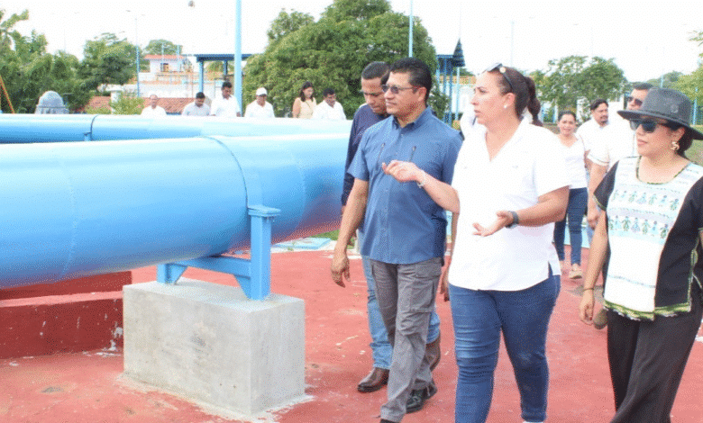 La rehabilitación de la cisterna en la planta potabilizadora 'El Mango', con una inversión de 13.6 millones, optimizará la distribución, incrementando en un 30% la capacidad de suministro para beneficio de 75 mil tabasqueños en comunidades indígenas y colonias clave.