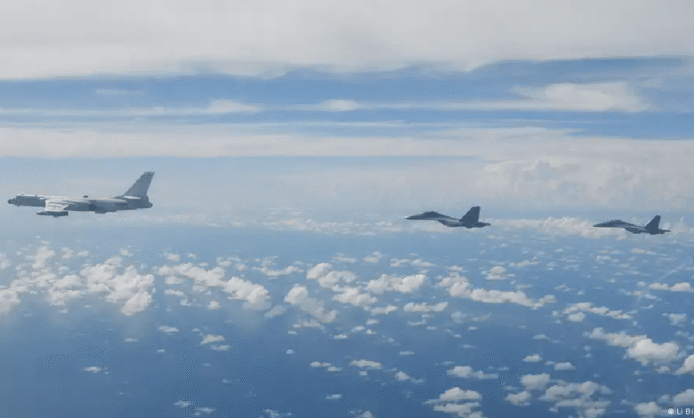 El Ejército Popular de Liberación de China comenzó este 29 de diciembre de 2025 amplias maniobras militares en torno a Taiwán, con operaciones conjuntas terrestres, navales, aéreas y de misiles, lo que provocó una protesta inmediata del Gobierno taiwanés y reavivó la tensión geopolítica en Asia-Pacífico.