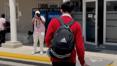 El gobierno de Donald Trump elevó a 3 mil dólares el pago para migrantes que acepten autodeportarse de Estados Unidos, incluyendo vuelo gratuito. La medida busca reducir costos y reforzar la política de deportaciones, en medio de planes para intensificar el control migratorio en 2026.