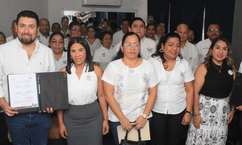 La reciente firma de convenios de colaboración entre ambas instituciones busca fortalecer la capacitación y ampliar la oferta de cursos, con el objetivo de elevar las habilidades laborales y la competitividad del servicio público en Tabasco.