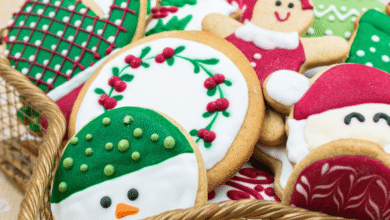 Las galletas navideñas son un clásico que nunca pasa de moda. Con ingredientes simples y un toque personal, cualquier cocina puede transformarse en una pastelería llena de magia.