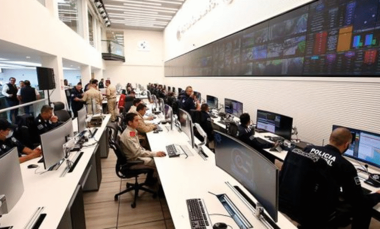 El financiamiento por 2,134 millones busca revertir el profundo rezago tecnológico en seguridad pública. Se liquidará antes del fin del sexenio, pero la oposición critica que se recurra al endeudamiento para cumplir una promesa postergada.