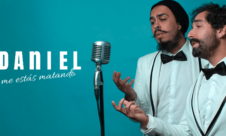 Daniel, Me Estás Matando se ha consolidado como una de las propuestas musicales más originales y exitosas de la escena contemporánea en México y Latinoamérica por su capacidad de revivir el bolero clásico al presentarlo con una estética fresca, emotiva y moderna que ellos mismos denominan “boleroglam”.