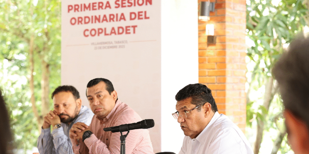 El gobernador Javier May encabeza la sesión del Copladet donde se formalizaron los programas sectoriales y el convenio de desarrollo con los 17 municipios.