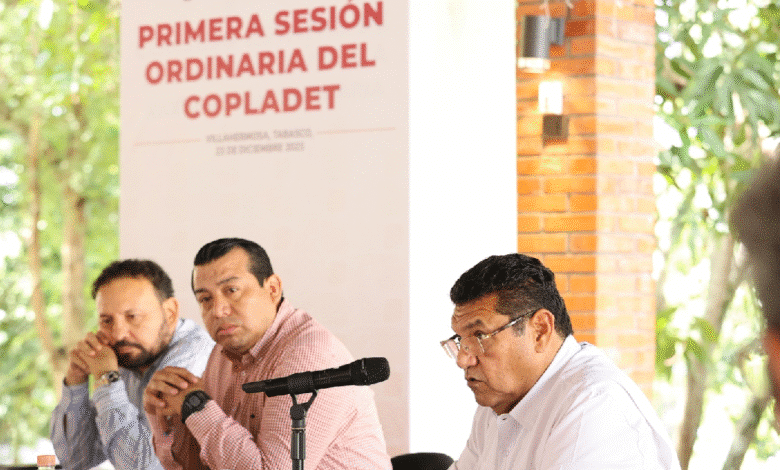 El gobernador Javier May encabeza la sesión del Copladet donde se formalizaron los programas sectoriales y el convenio de desarrollo con los 17 municipios.