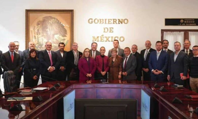 Sheinbaum sostiene encuentro con empresarios de México y extranjeros