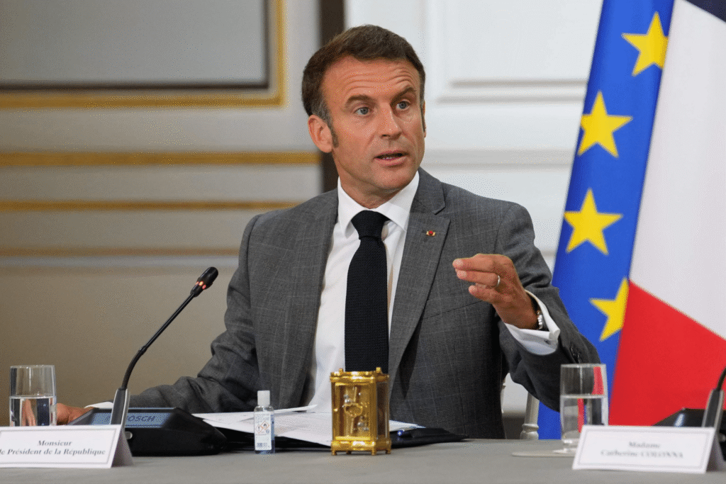 Crisis política Francia 2025,Presupuesto 2026 Francia,Sébastien Lecornu,Emmanuel Macron,bloqueo Asamblea Nacional,economía francesa,elecciones anticipadas Francia,Marine Le Pen,Jean-Luc Mélenchon.