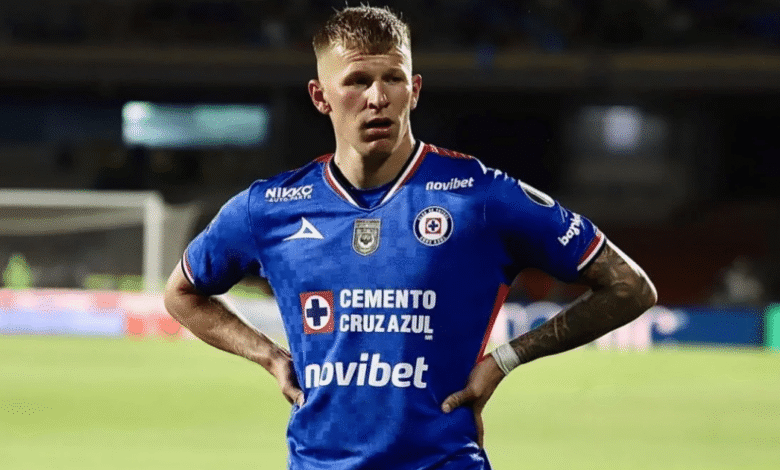 Cruz Azul confirma la salida de Mateusz Bogusz tras un año en la Liga MX