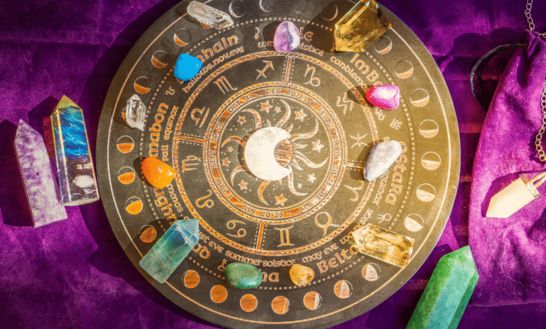 Este jueves 22 de enero de 2026, los movimientos planetarios favorecen la reflexión, el cierre de ciclos y la toma de decisiones importantes.