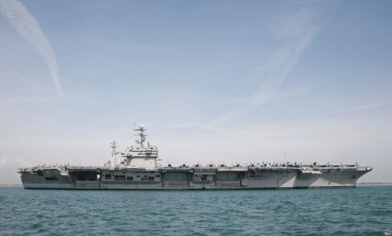 El despliegue del portaaviones Abraham Lincoln y su grupo de escolta en Oriente Próximo marca un nuevo punto de presión en la relación entre Estados Unidos e Irán. Aunque el presidente Donald Trump ha advertido sobre la posibilidad de una acción militar, altos funcionarios estadounidenses aseguran que aún existe margen para una salida diplomática.