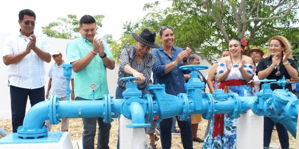 Javier May entrega agua a 20 mil ciudadanos
