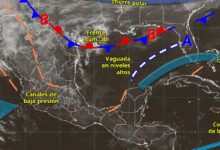Este día, una circulación ciclónica en altura ingresará sobre el noroeste de México e interaccionará con un nuevo frente frío (núm. 31)
