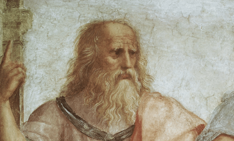 Platón (c. 427–347 a. C.) fue un filósofo griego, alumno de Sócrates y maestro de Aristóteles, cuya obra sentó las bases de la filosofía occidental, con una ideología especial sobre la vida y el amor que ha trascendido en el lenguaje universal contemporáneo.