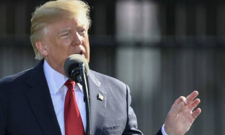 El presidente de Estados Unidos, Donald Trump, anunció la imposición de aranceles de 10% a productos provenientes de ocho países europeos que participan en ejercicios militares en Groenlandia, como medida de presión ante su oposición a que Washington se haga del control del territorio.