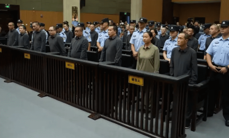 Los condenados formaban parte de una organización vinculada a complejos criminales dedicados al fraude en línea, explotación de trabajadores y actividades ilegales en la región de Kokang, en Myanmar.