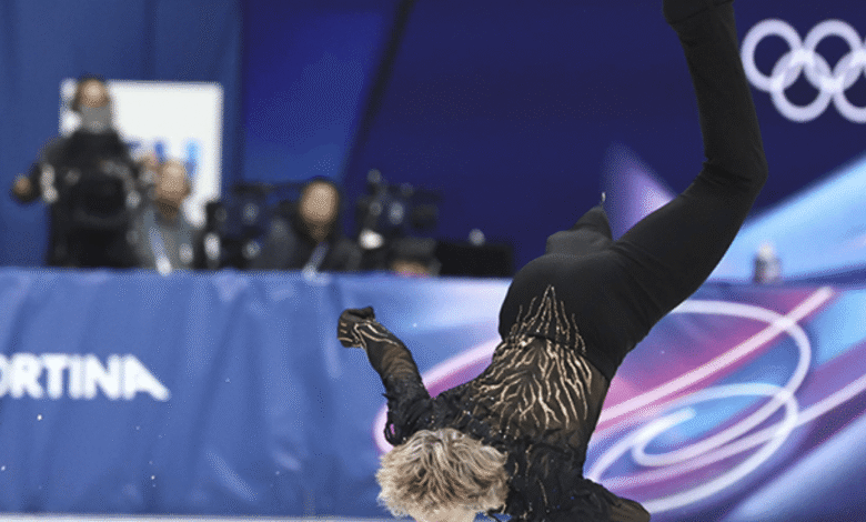 Backflip en patinaje artístico Realiza movimiento prohibido por 50 años a símbolo de innovación