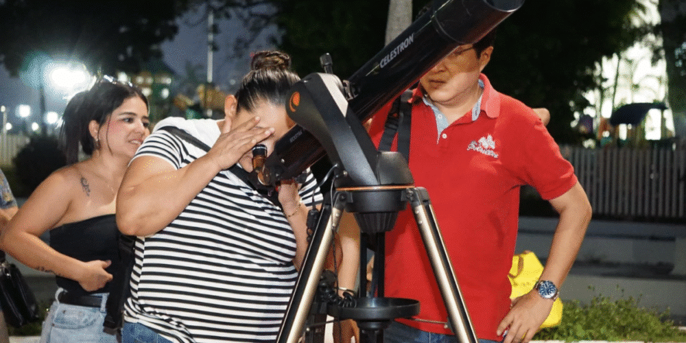 El cosmos aterriza en el Planetario