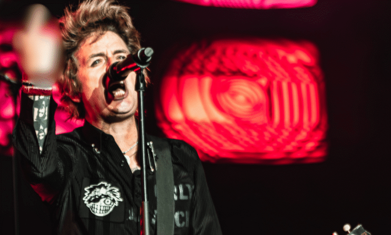 Previo al Super Bowl, Green Day insta a agentes de ICE a renunciar