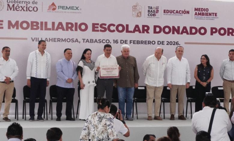 Inicia megadistribución de mobiliario escolar en Tabasco