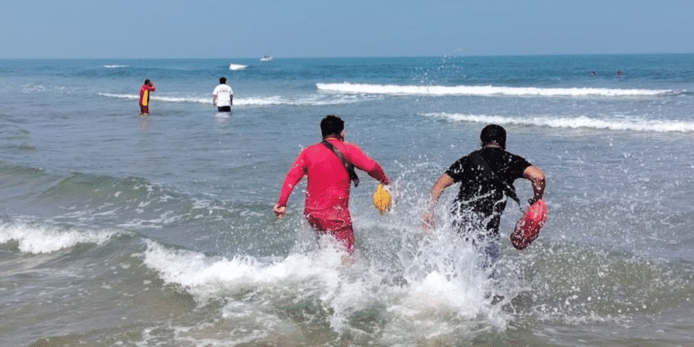 Intensifican adiestramiento en rescate acuático, previo a las vacaciones de Semana Santa