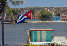 Cuba atraviesa uno de los momentos más complejos de las últimas décadas, marcada por una severa crisis energética, desabasto de productos básicos y una creciente presión de Estados Unidos, que mantiene su política de sanciones con la expectativa de provocar cambios internos en el sistema político de la isla.