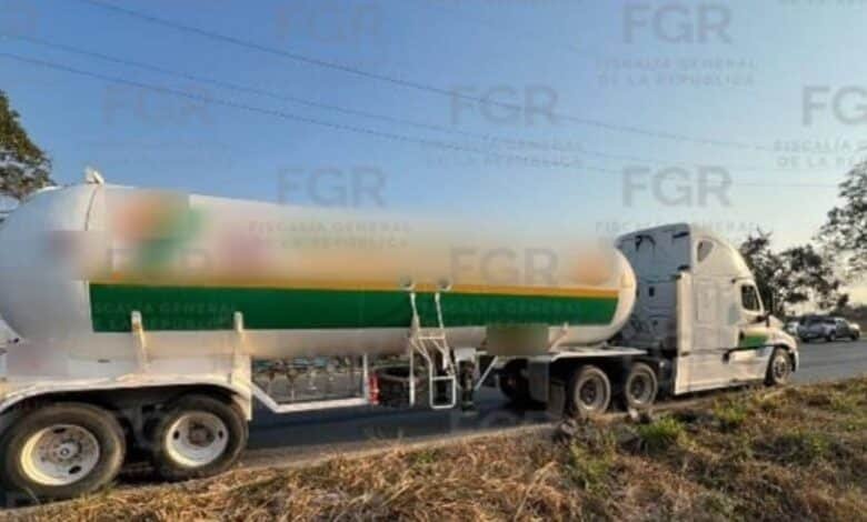 Aseguran pipa con gas ilegal