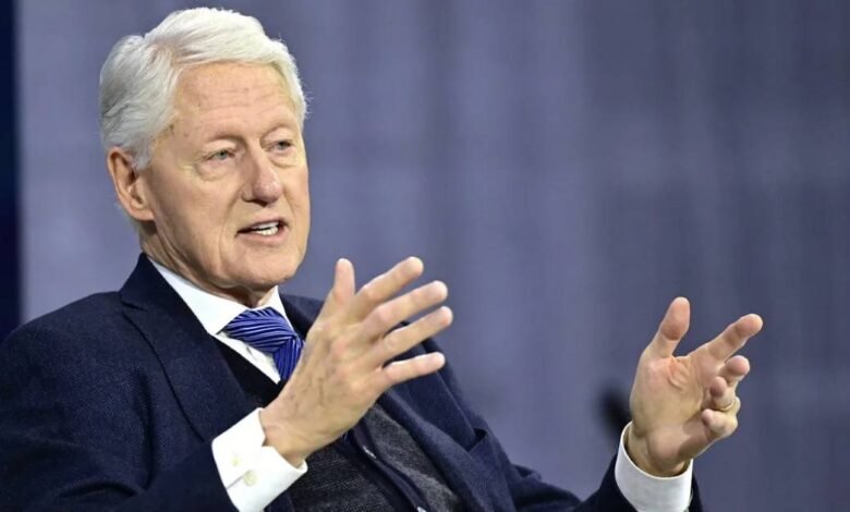 Bill Clinton explica ante el Congreso su relación con Jeffrey Epstein. Imagen: Redes Sociales.