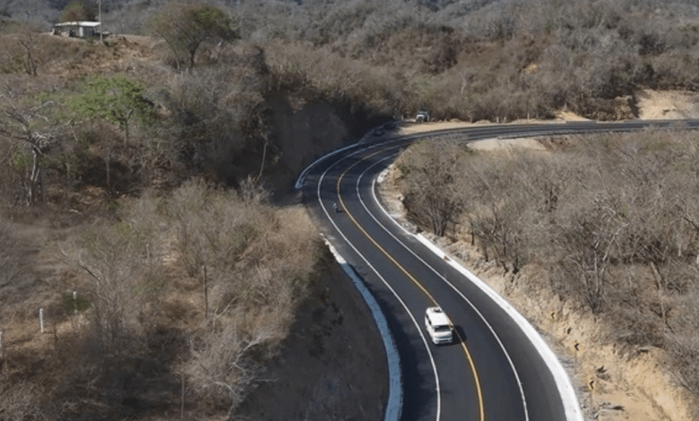 Se moderniza carretera Salina Cruz -Zihuatanejo en beneficio de 1.9 m de habitantes (Foto de SICT)