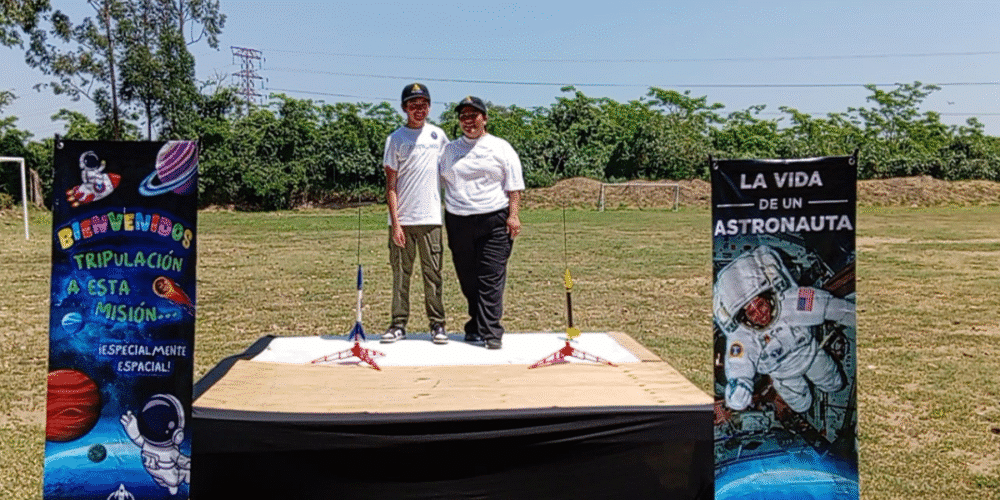 Doctora Carolina Villegas Baeza junto al estudiante Gerardo Hernández (Foto de cortesía)