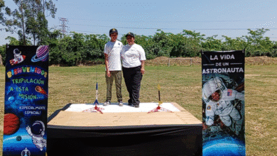 Doctora Carolina Villegas Baeza junto al estudiante Gerardo Hernández (Foto de cortesía)