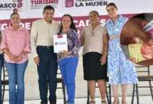 Entrega gobernador de Tabasco apoyos económicos a través de “Tandas para la mujer”